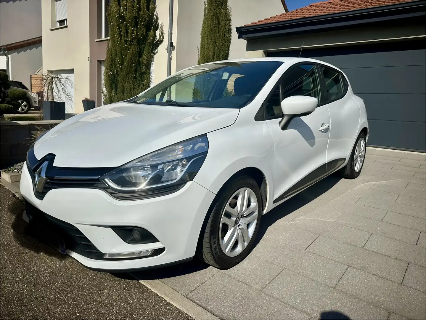 Renault Clio 4 1,5 DCI 90CV 5 PLACES 2019 - 1