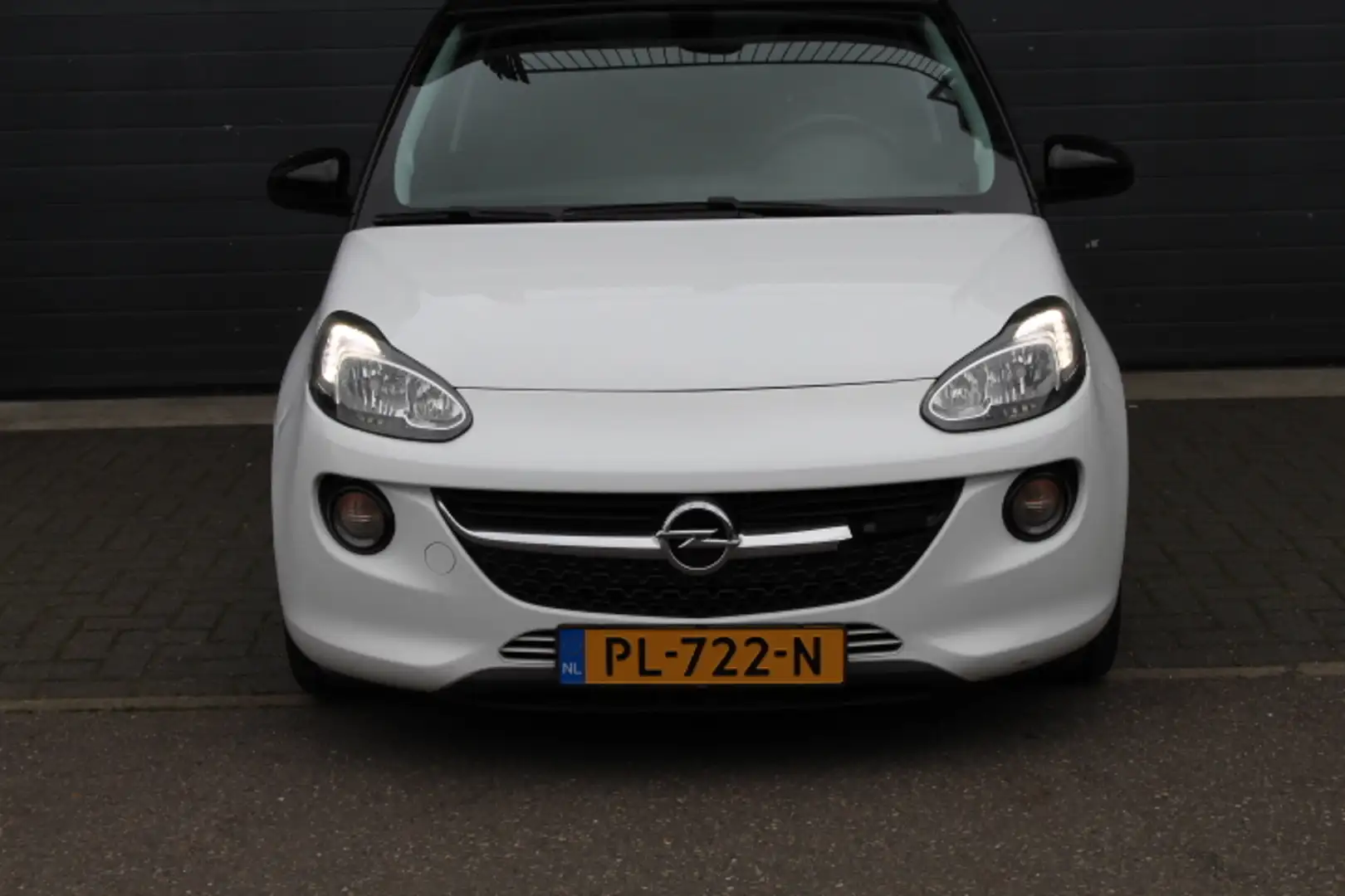 Opel Adam 1.0 Turbo Rocks Pano, Airco,Cruise, Bluetooth Wit - 2