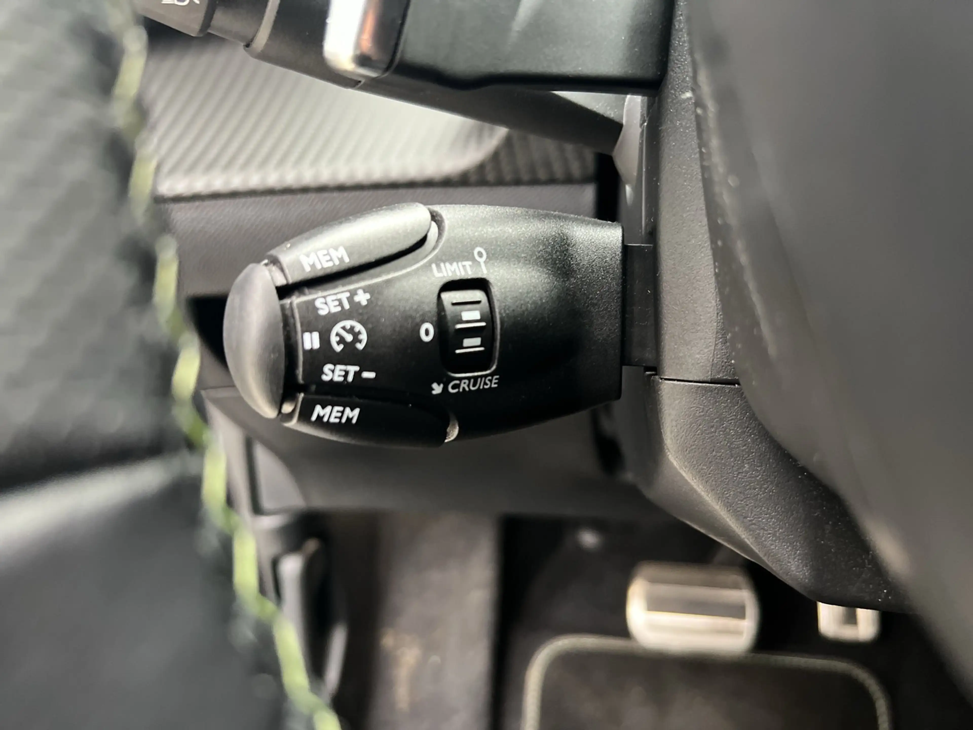 Peugeot 2008 1.2 130 GT KAMERA|LED|MASSAGE|SHZ|TEMPO|SPURHALTE — photo 9