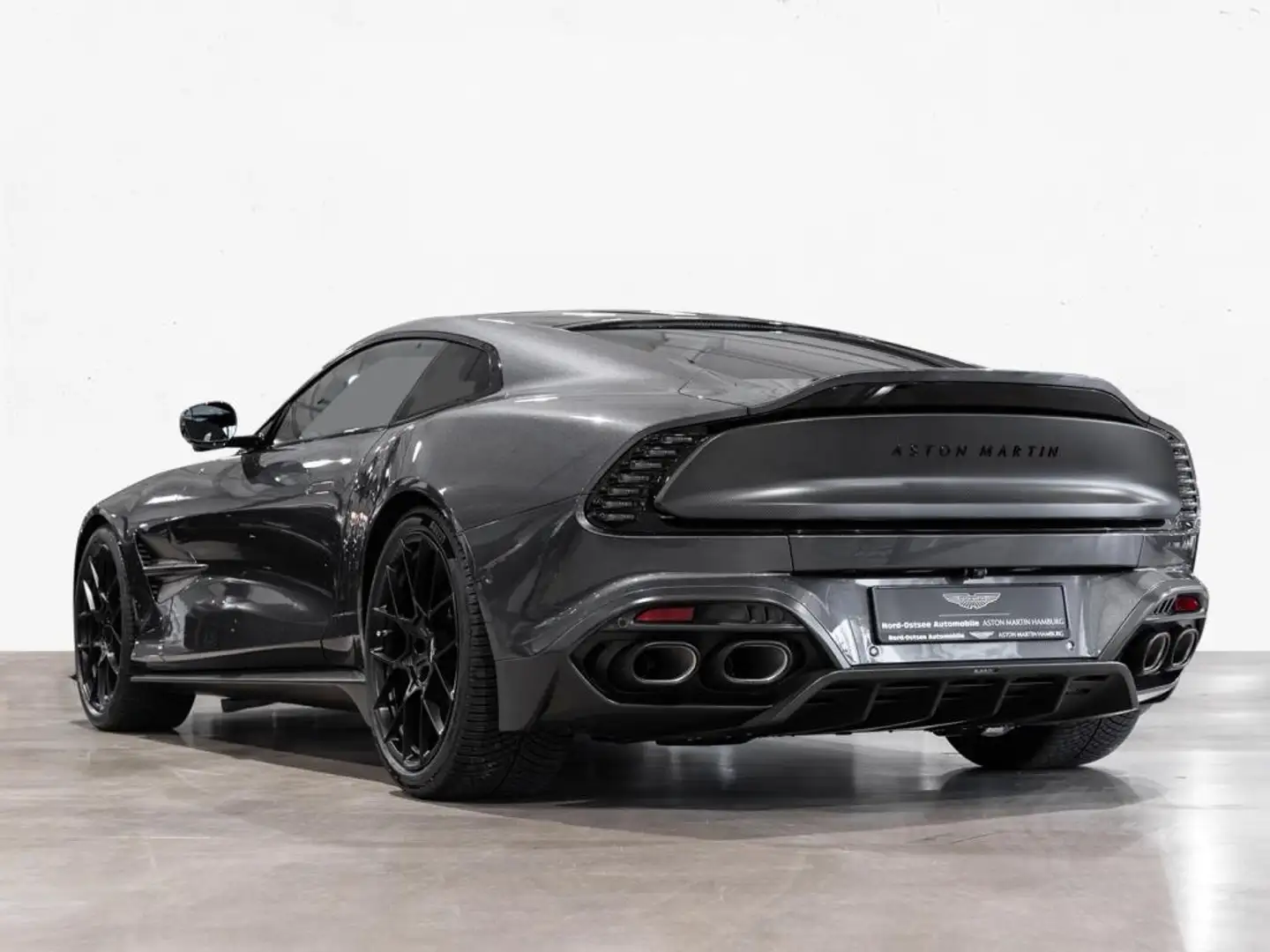 Aston Martin Vanquish Coupe Grijs - 2