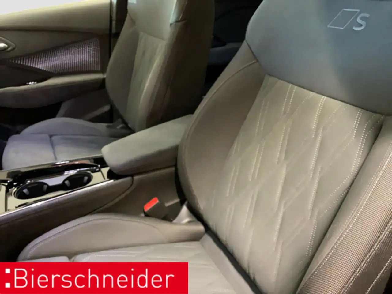 Audi Q3 e-hybrid 2x S Line 20 AHK STDH HuD 11