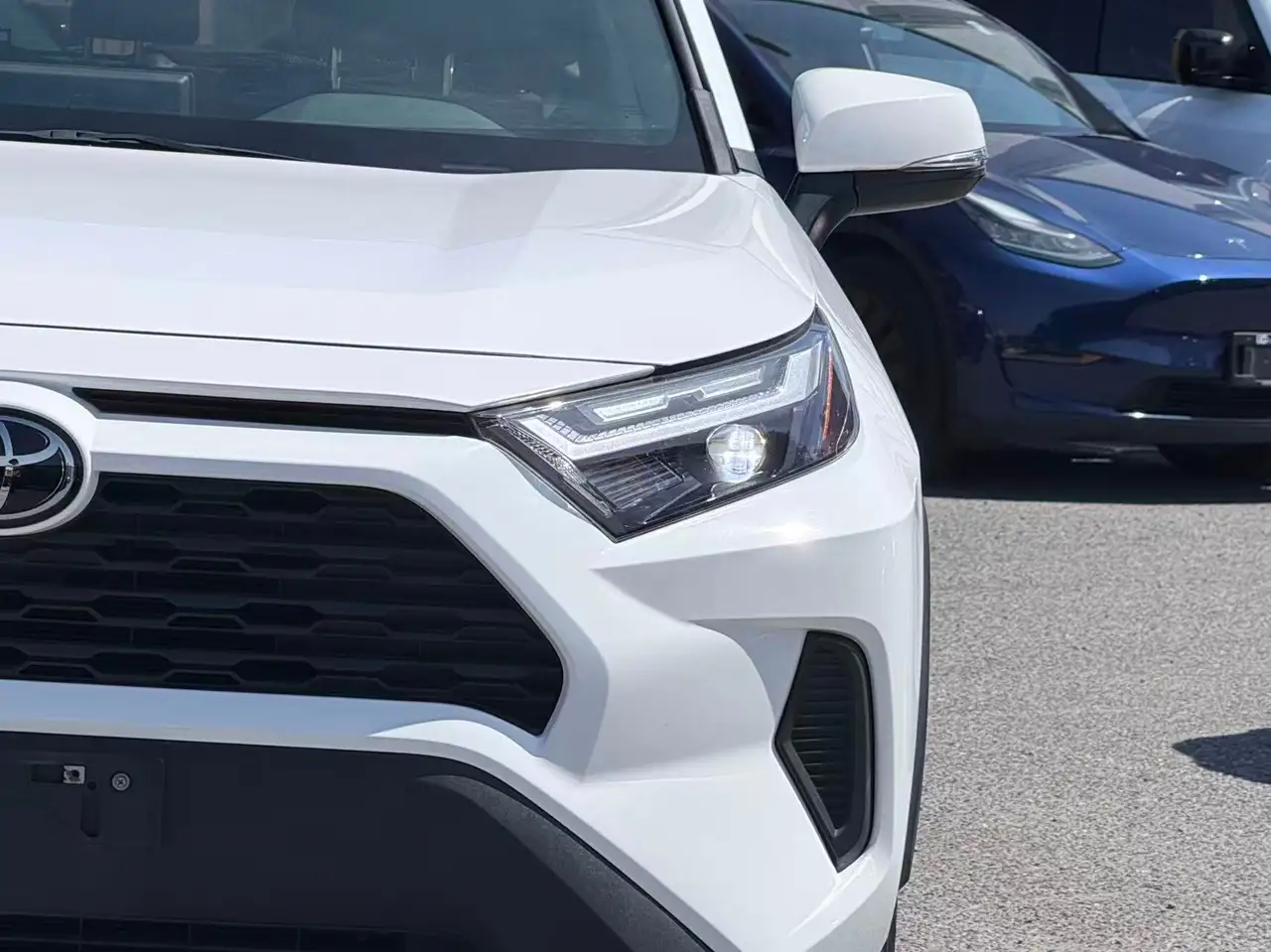 Toyota RAV 4 снимка Toyota RAV 4