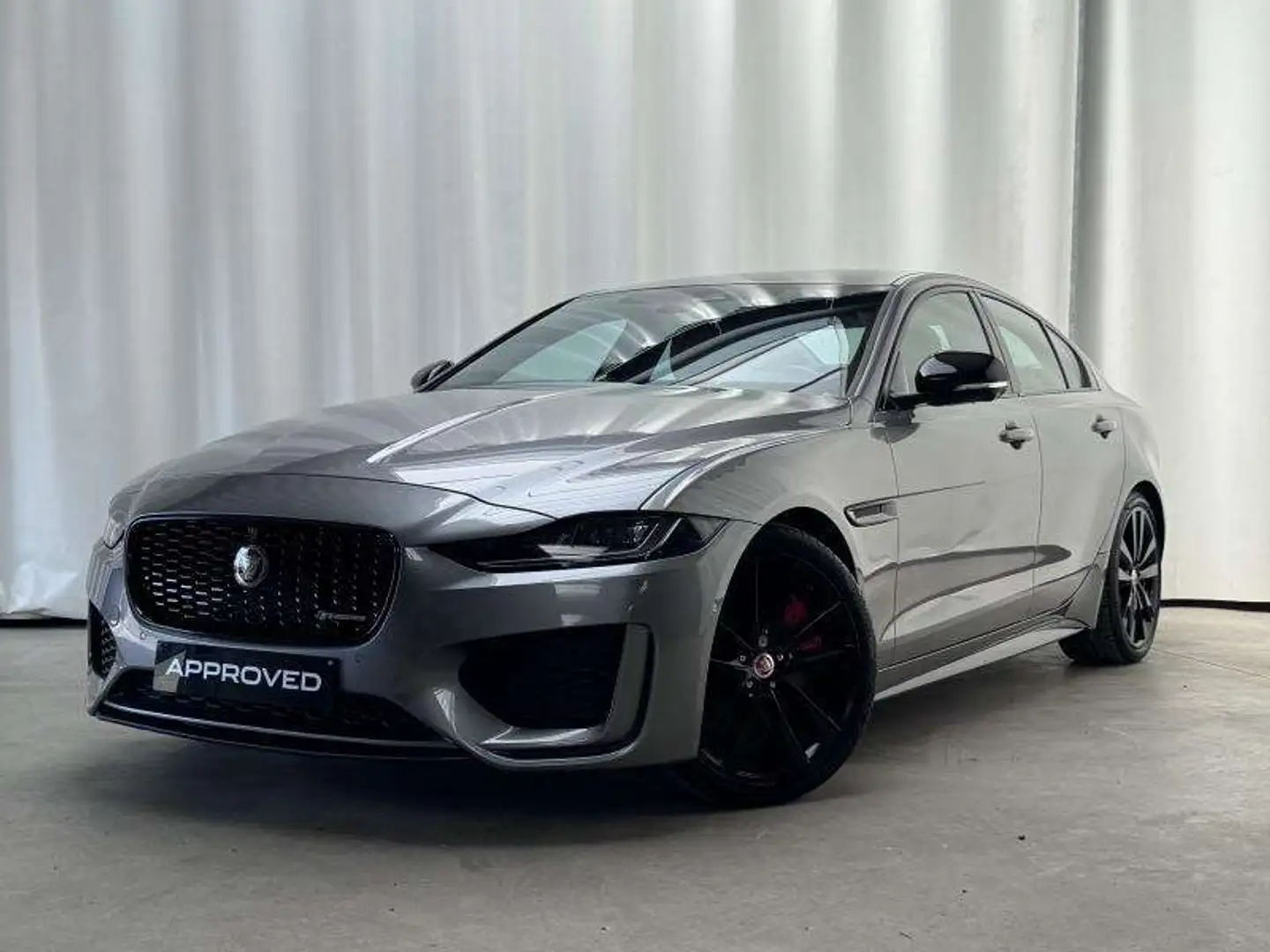 Jaguar XE R-Dynamic Black D200 Grau - 1