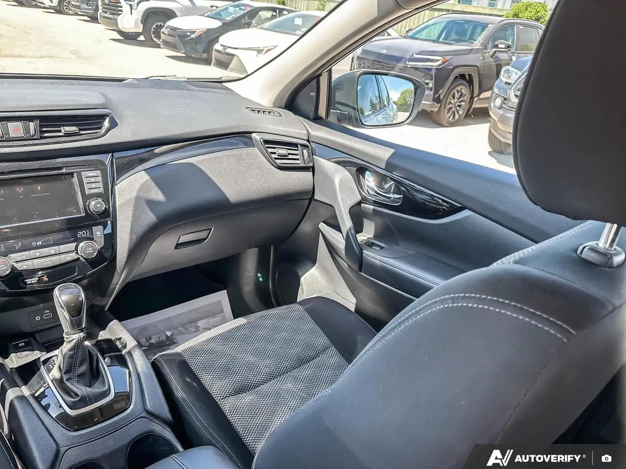 Nissan Qashqai снимка Nissan Qashqai