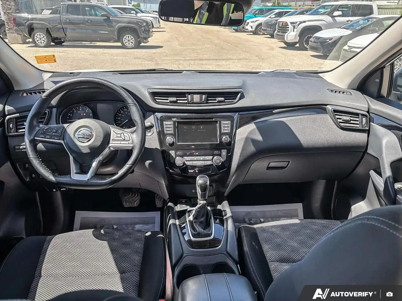 Nissan Qashqai снимка Nissan Qashqai