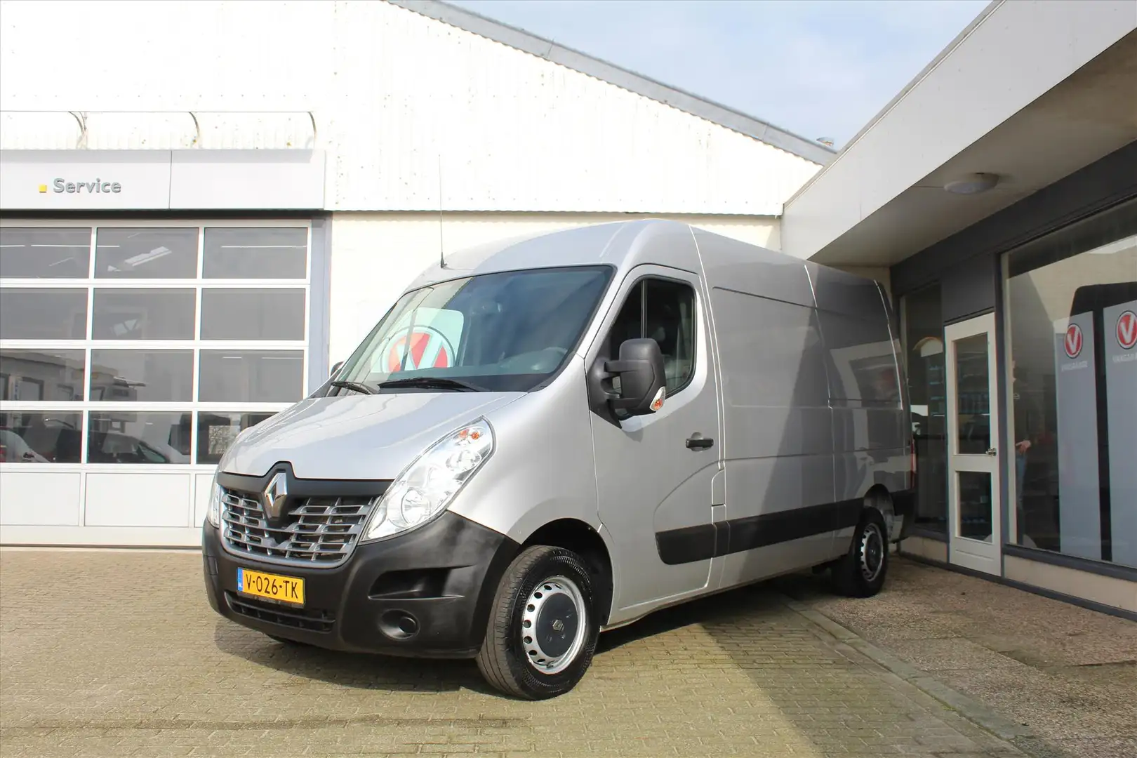 Renault Master GB 2.3 dCi 110pk L2H2 T35 S&amp;S FWD EU6 Gris - 1