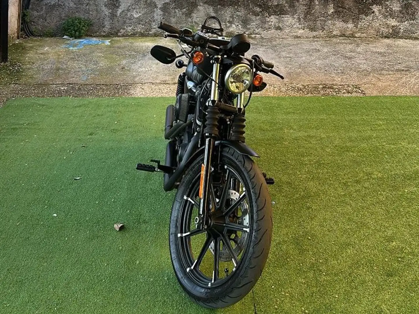 Harley-Davidson Sportster 883 IRON XL883N Zwart - 2