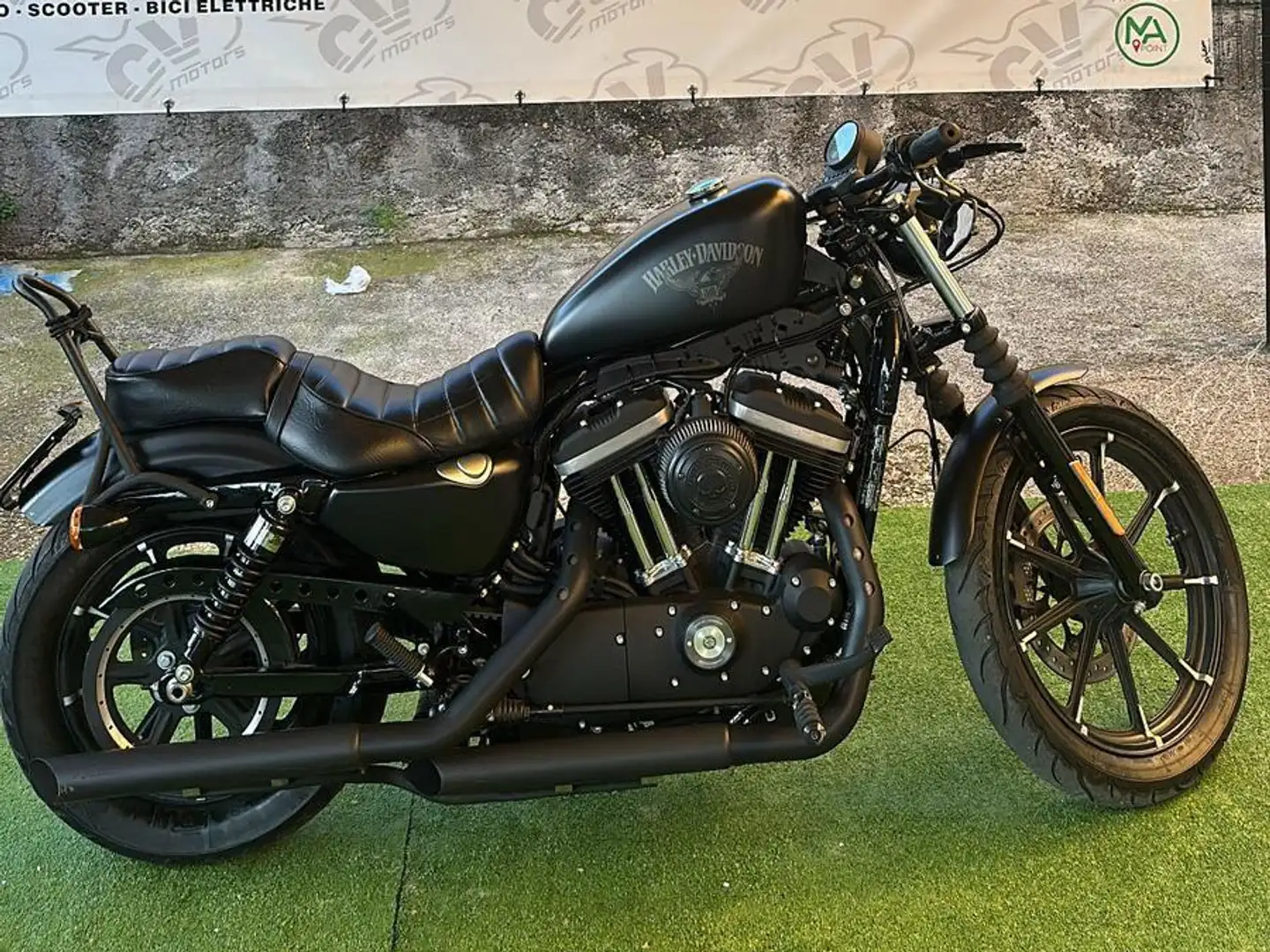 Harley-Davidson Sportster 883 IRON XL883N Zwart - 1