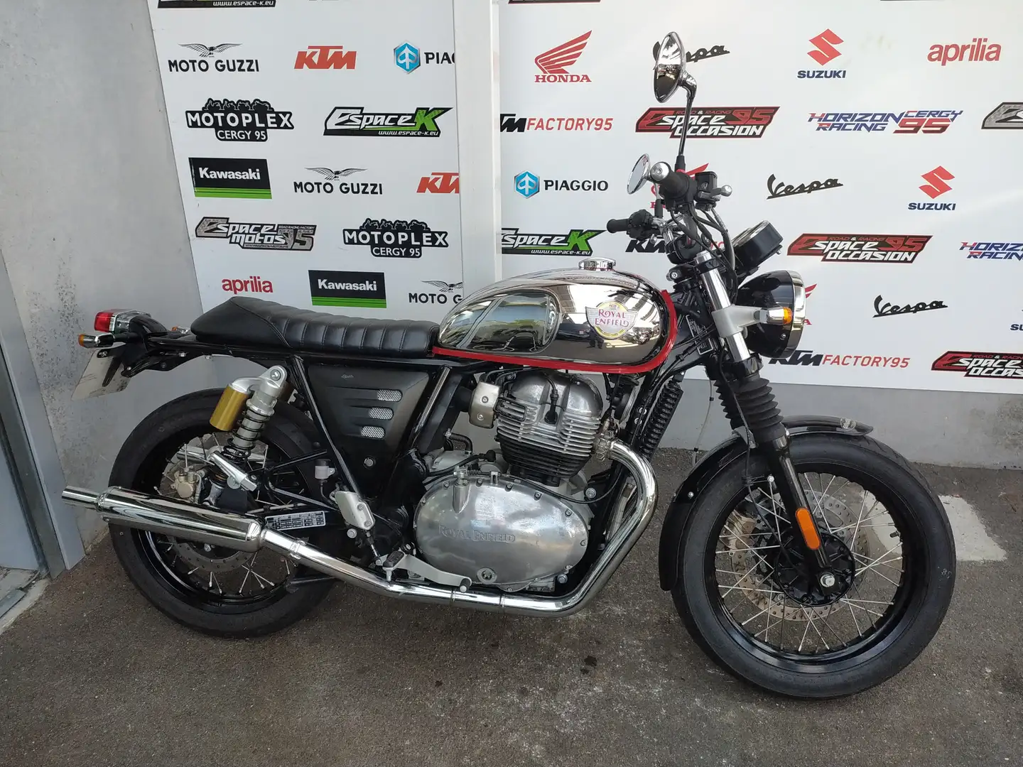 Royal Enfield Interceptor Rouge - 1