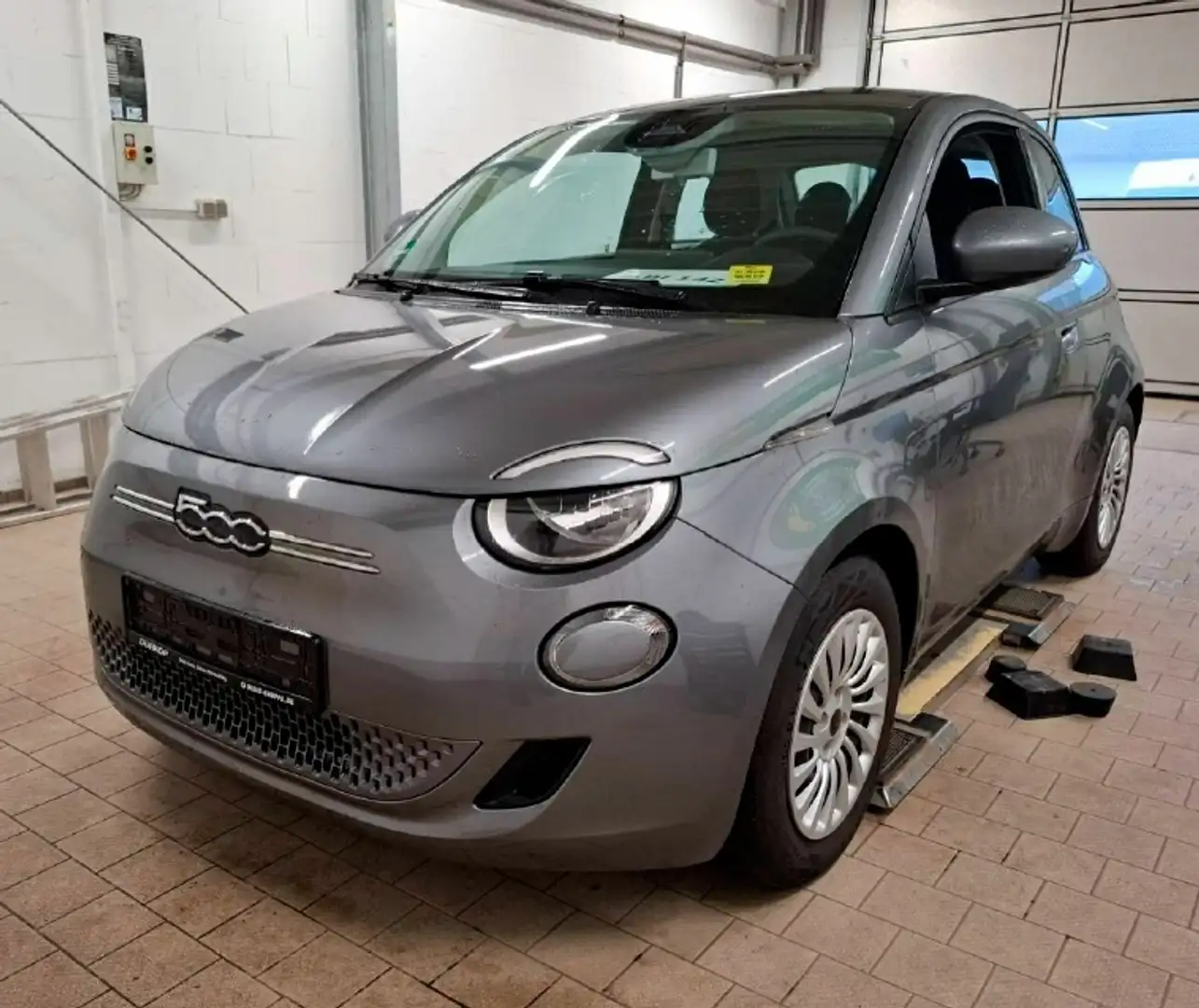 Fiat 500e 320 Km Reichweite Navi - Klimaautomatik Grau - 1
