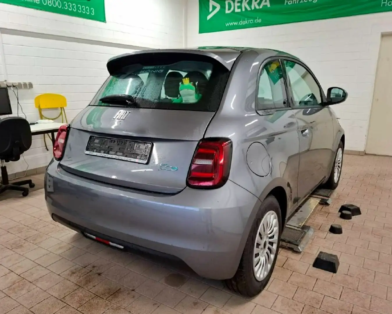 Fiat 500e 320 Km Reichweite Navi - Klimaautomatik Grau - 2