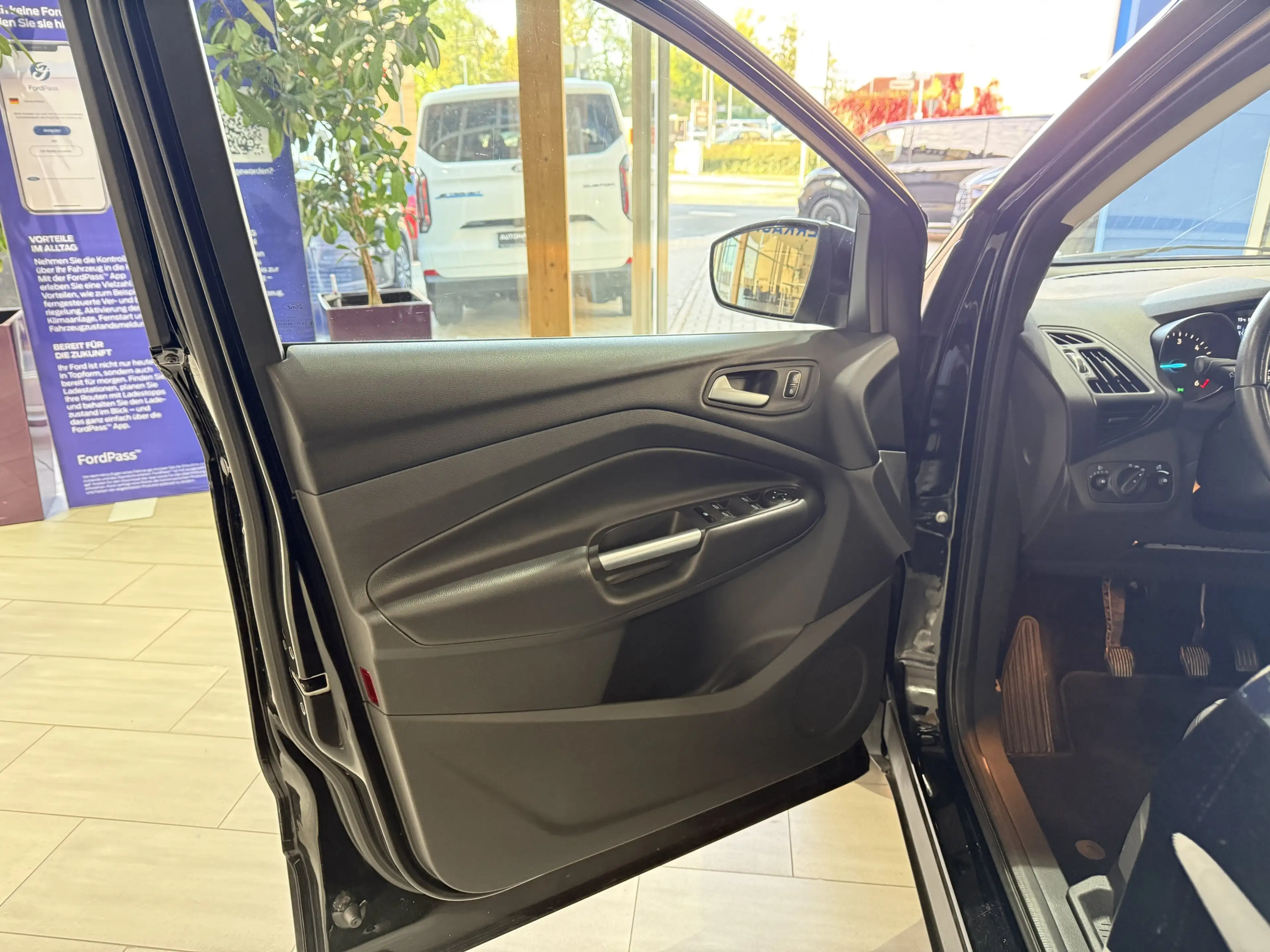 Ford Kuga Cool & Connect 4x4 / AHK / Winter-Paket / Navi — photo 9