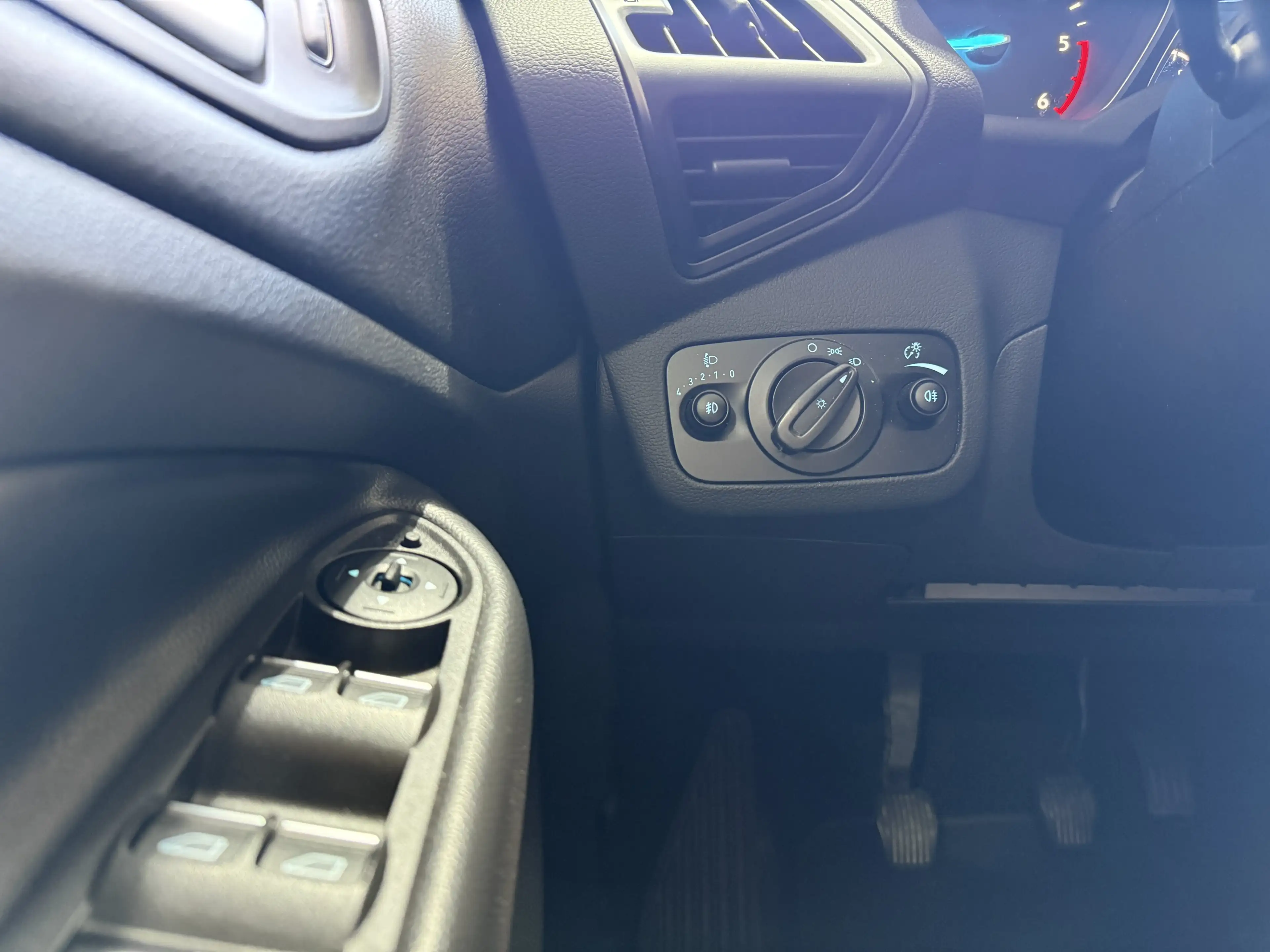 Ford Kuga Cool & Connect 4x4 / AHK / Winter-Paket / Navi — photo 10