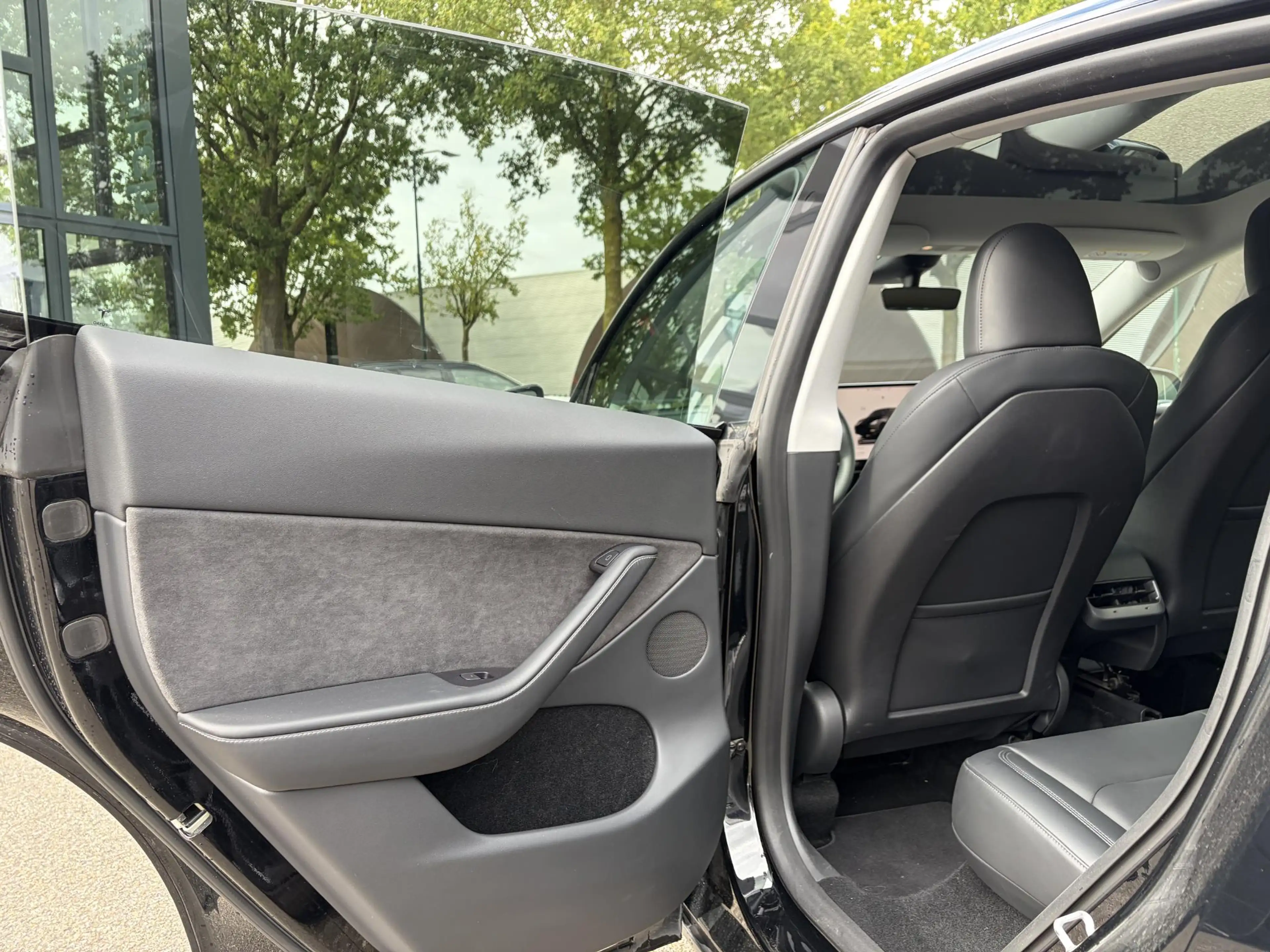 Tesla Model Y Performance AWD 75 kWh VAN 41.900:,- VOOR:39.877,- — photo 11