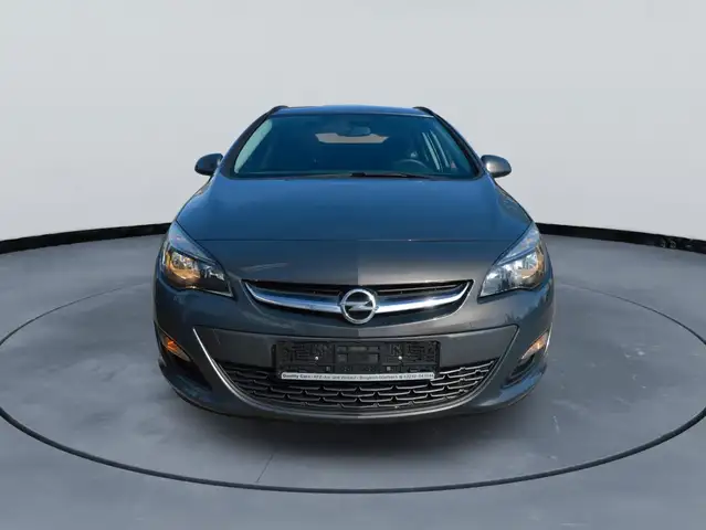 Opel Astra view 4