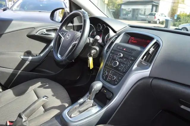 Opel Astra view 10