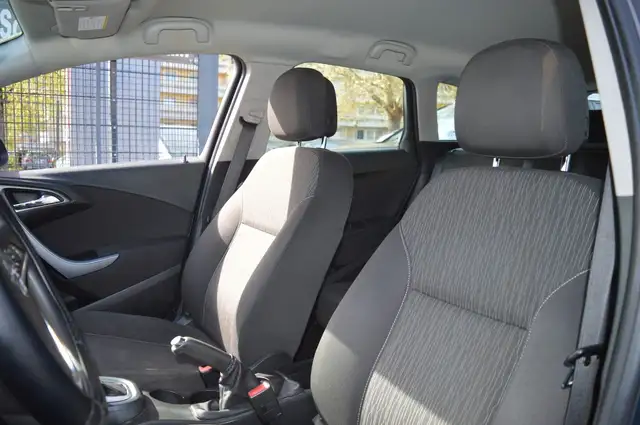 Opel Astra view 7