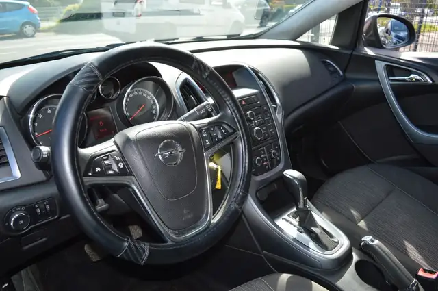Opel Astra view 8