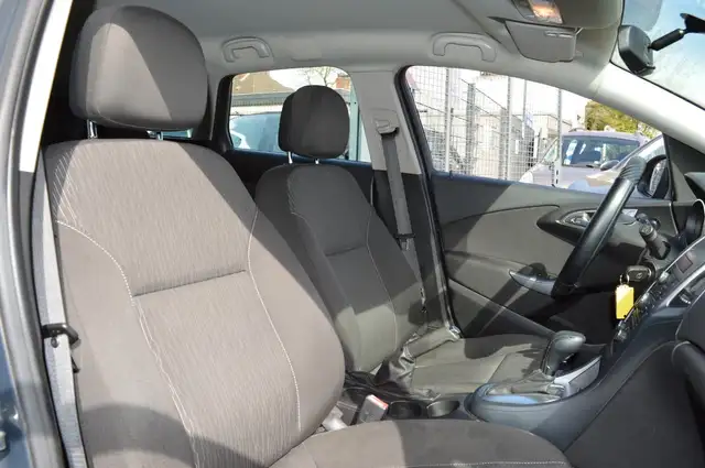 Opel Astra view 9