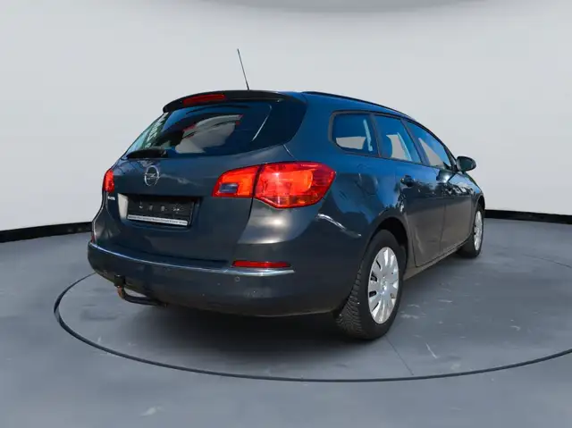 Opel Astra view 2
