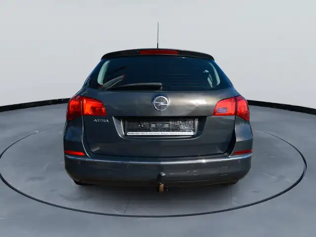 Opel Astra view 3