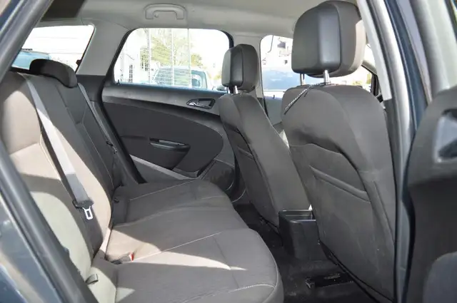 Opel Astra view 11