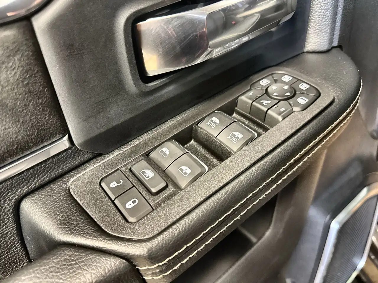 RAM 3500 снимка RAM 3500