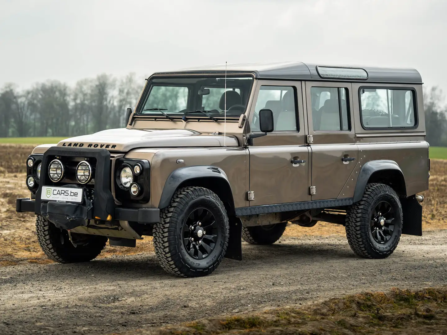 Land Rover Defender 110 2.2 Turbo LIMITED EXCLUSIVE EDITION -29.950KM brončana - 1