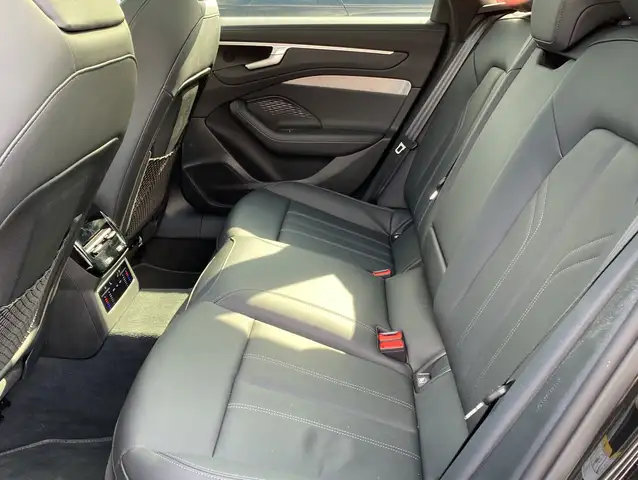 Audi A6 view 10