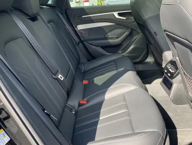 Audi A6 view 9