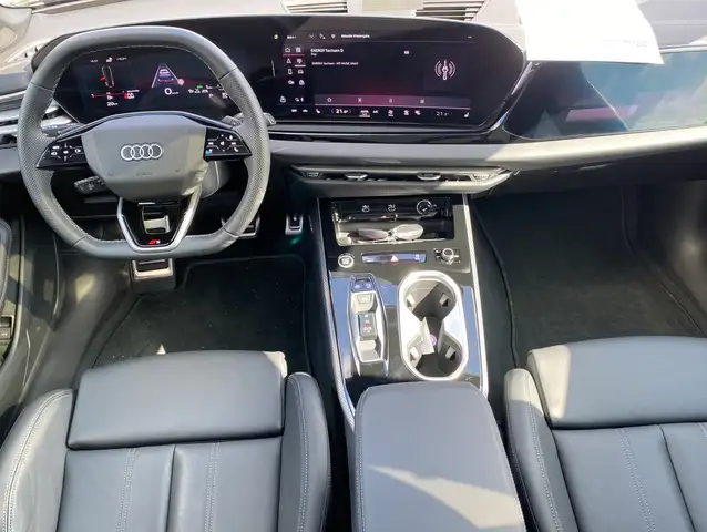 Audi A6 view 11
