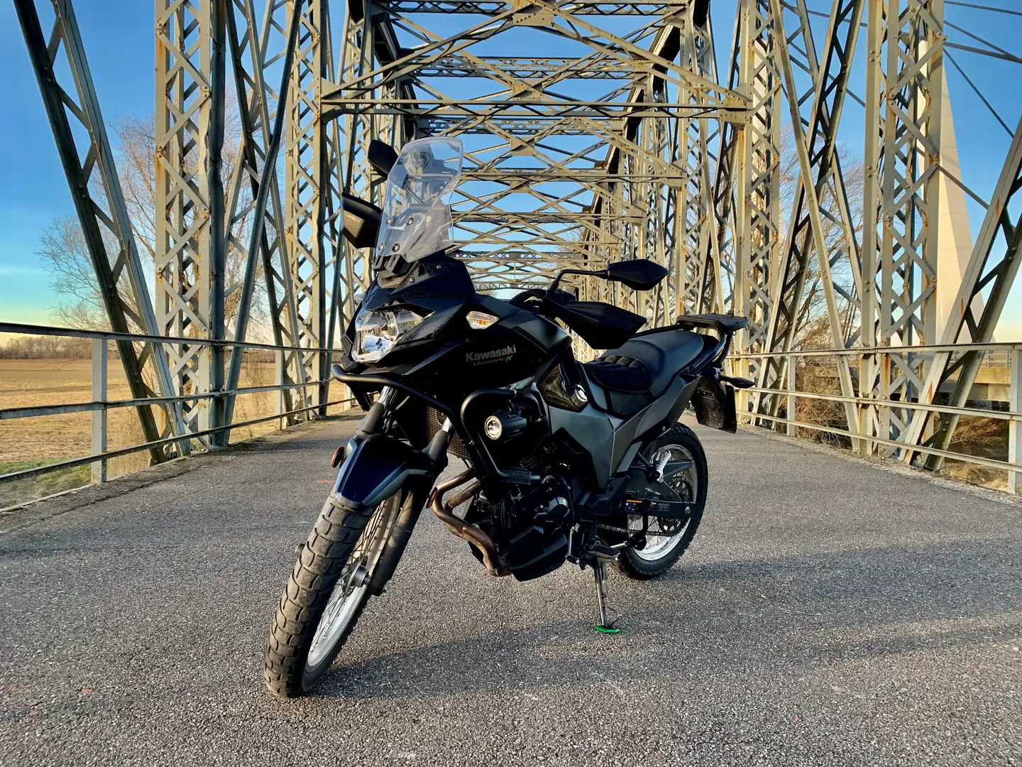 Kawasaki Versys-X 300 urban crna - 1