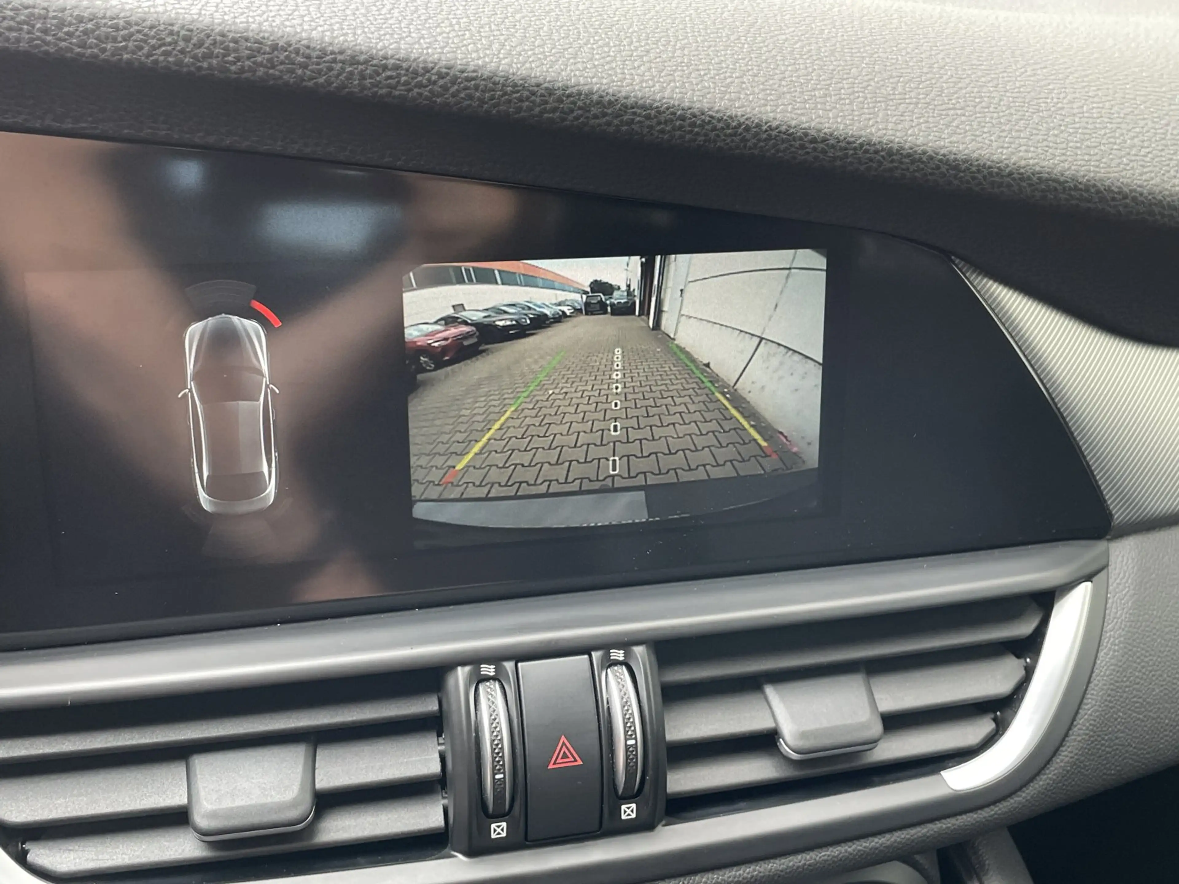 Alfa Romeo Giulia 2.0 16V Turbo Sprint ACC Tmat TotwAss CarPlay And — photo 5