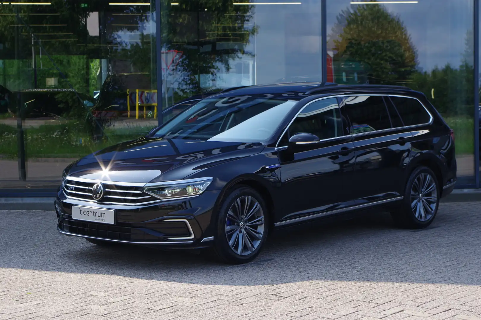 Volkswagen Passat Variant 1.4 TSI 218 PK PHEV GTE BNS R-Line, Adap. Cruise C Zwart - 1