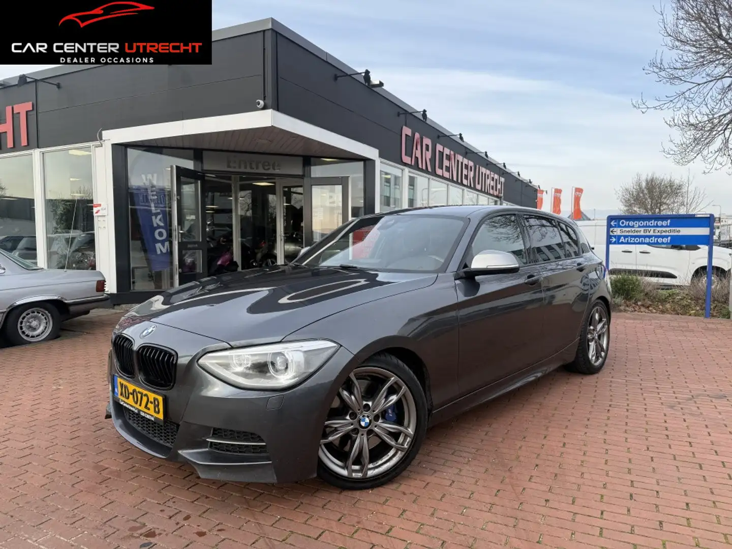 BMW 135 1-serie M135i Executive navi airco automaat 320pk Grijs - 1