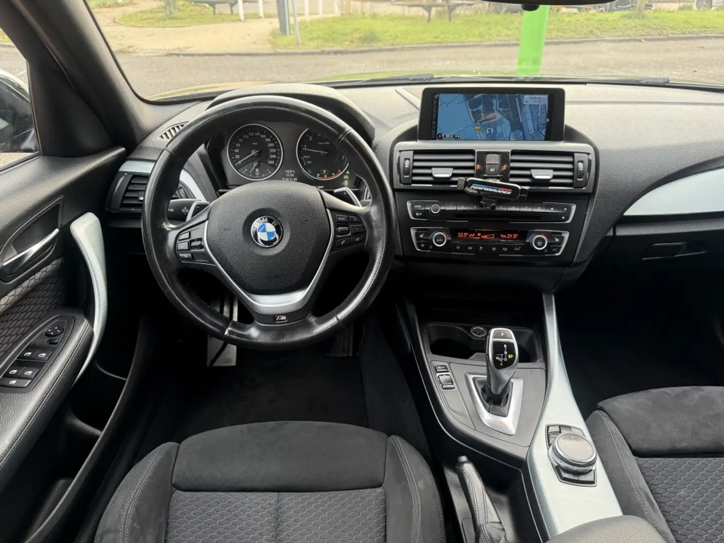 BMW 135 1-serie M135i Executive navi airco automaat 320pk Grijs - 2