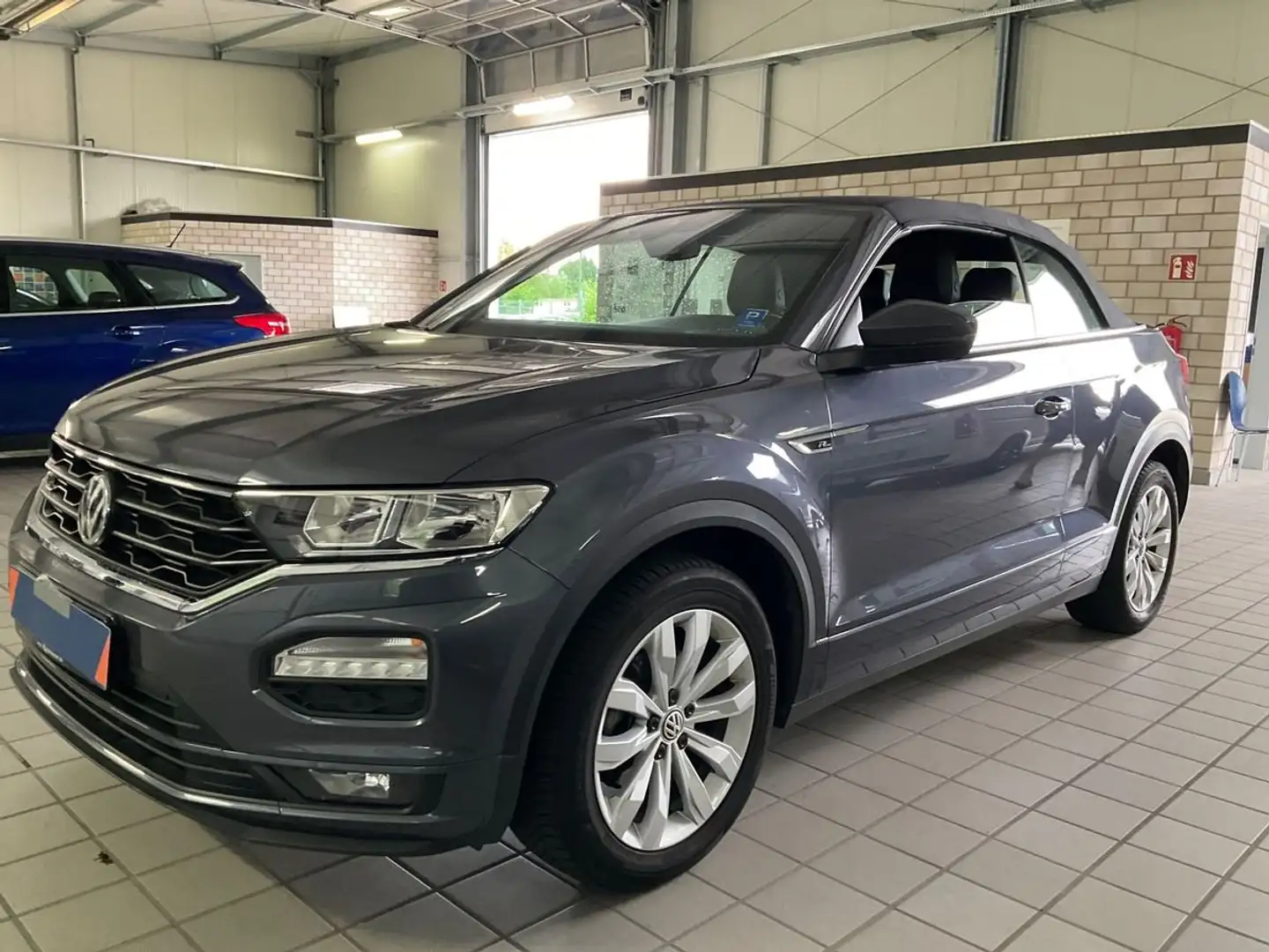 Volkswagen T-Roc 1.5 TSI R-Line DSG u-frei Scheckheft Tuv neu Navi Grau - 1
