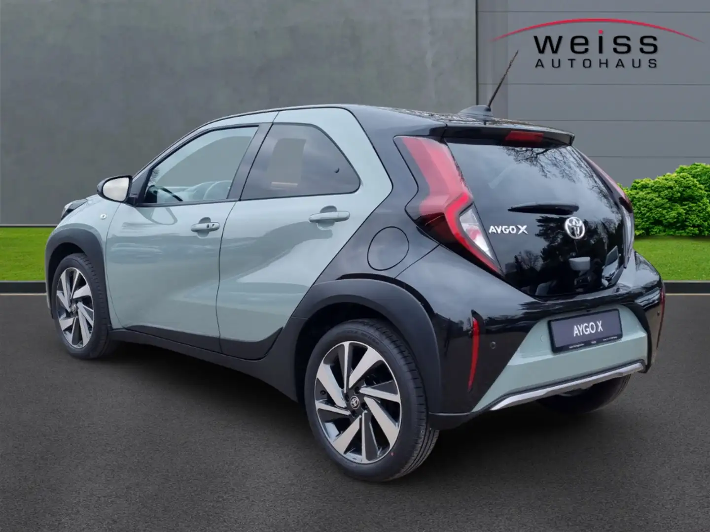Toyota Aygo X Explore SmartKey SHZ Kamera AppleCarplay Grün - 2