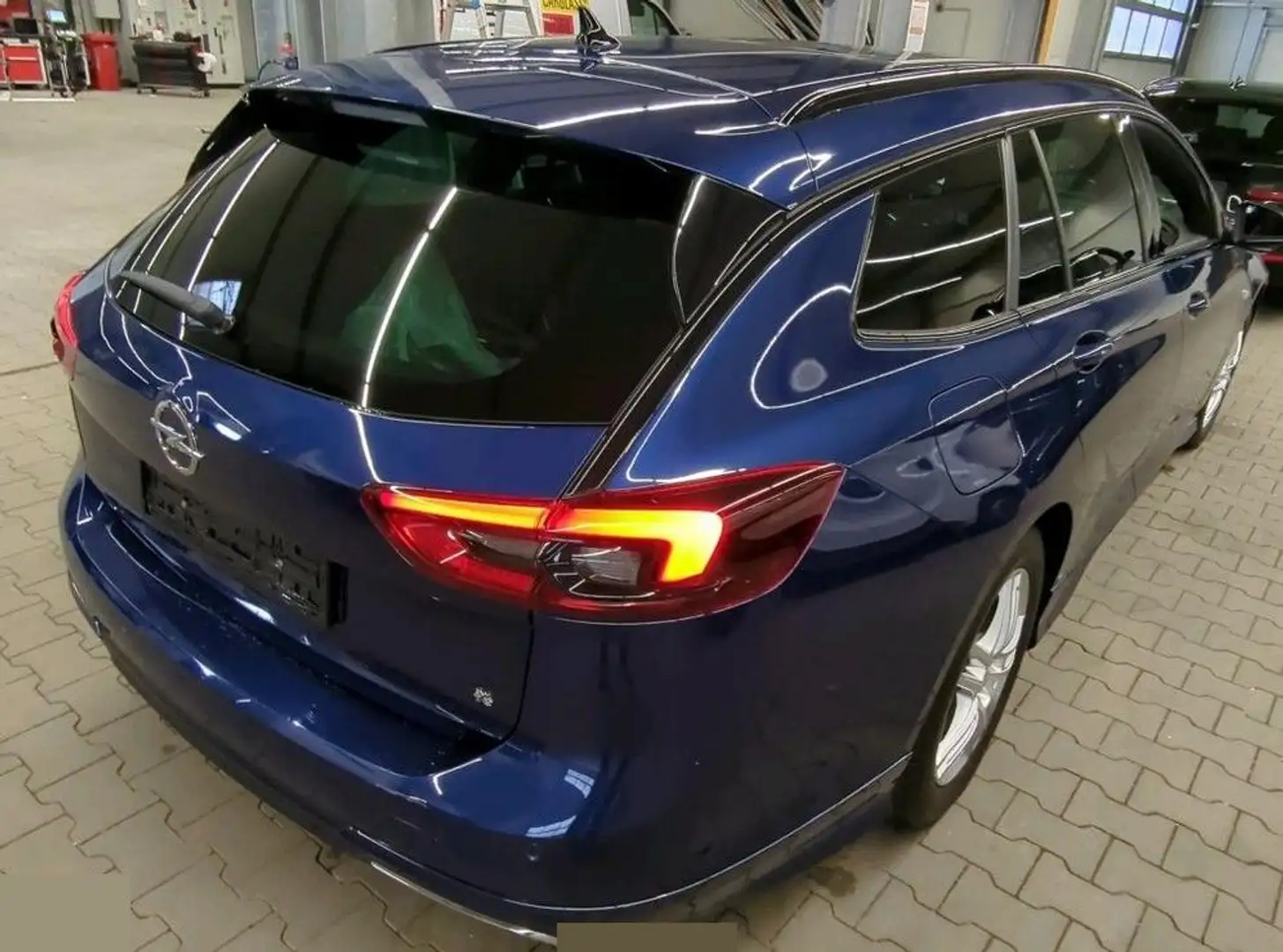 Opel Insignia B ST 2.0 CDTI Ultimate 4x4 OPC AHK ACC Blau - 2