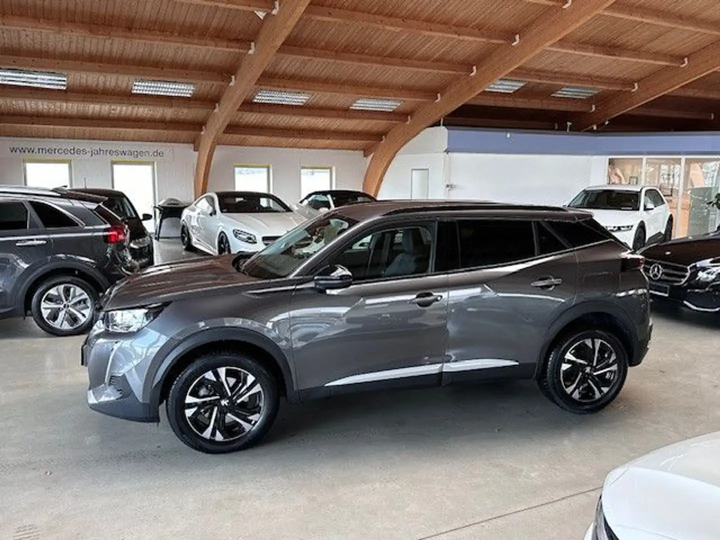 Peugeot 2008 BHDi EAT8 Allure Pack Navi, SHZ, LED, RFK Gris - 1