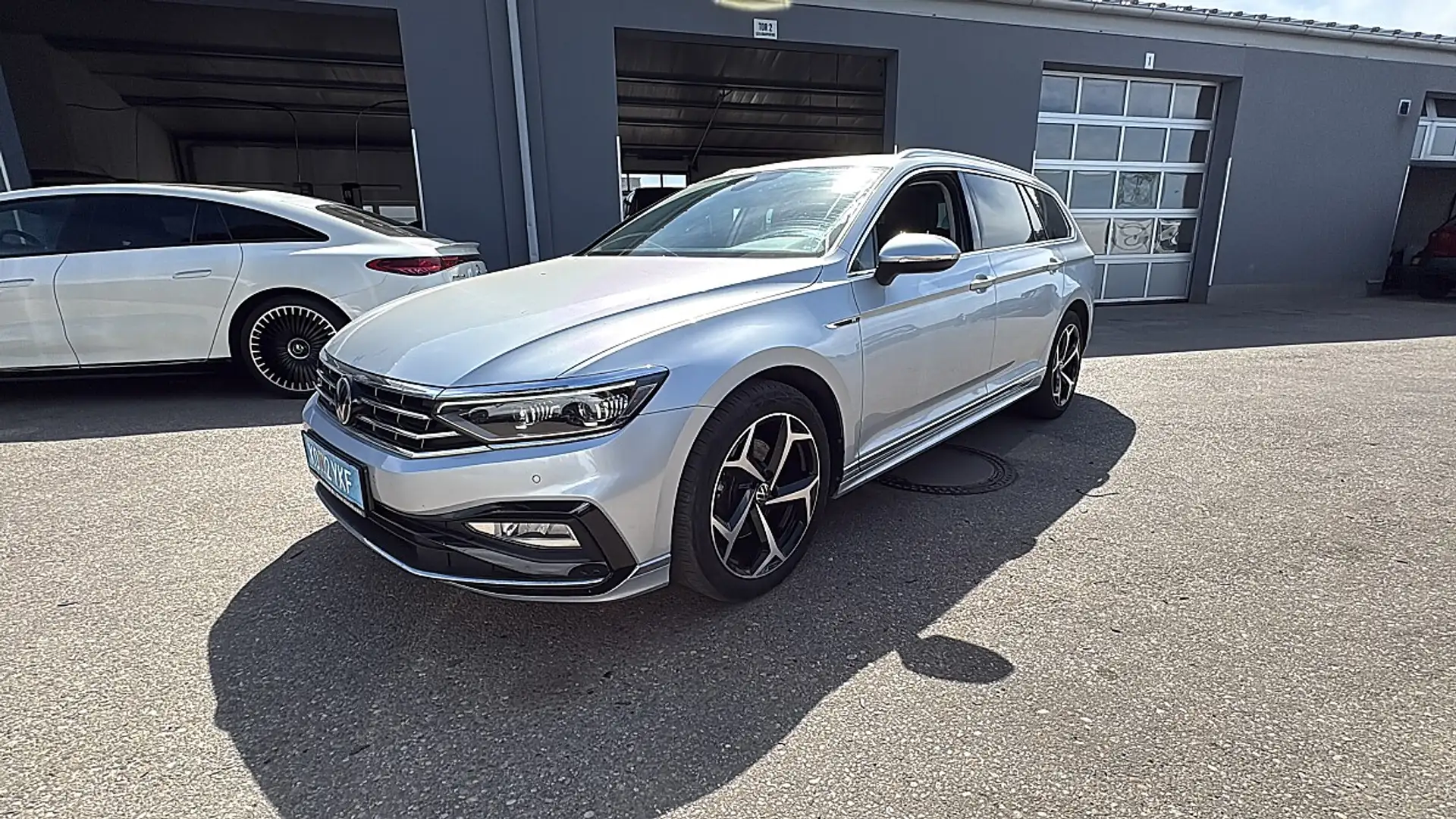 Volkswagen Passat Variant R-LINE 2,0 SCR TDI DSG Grau - 1