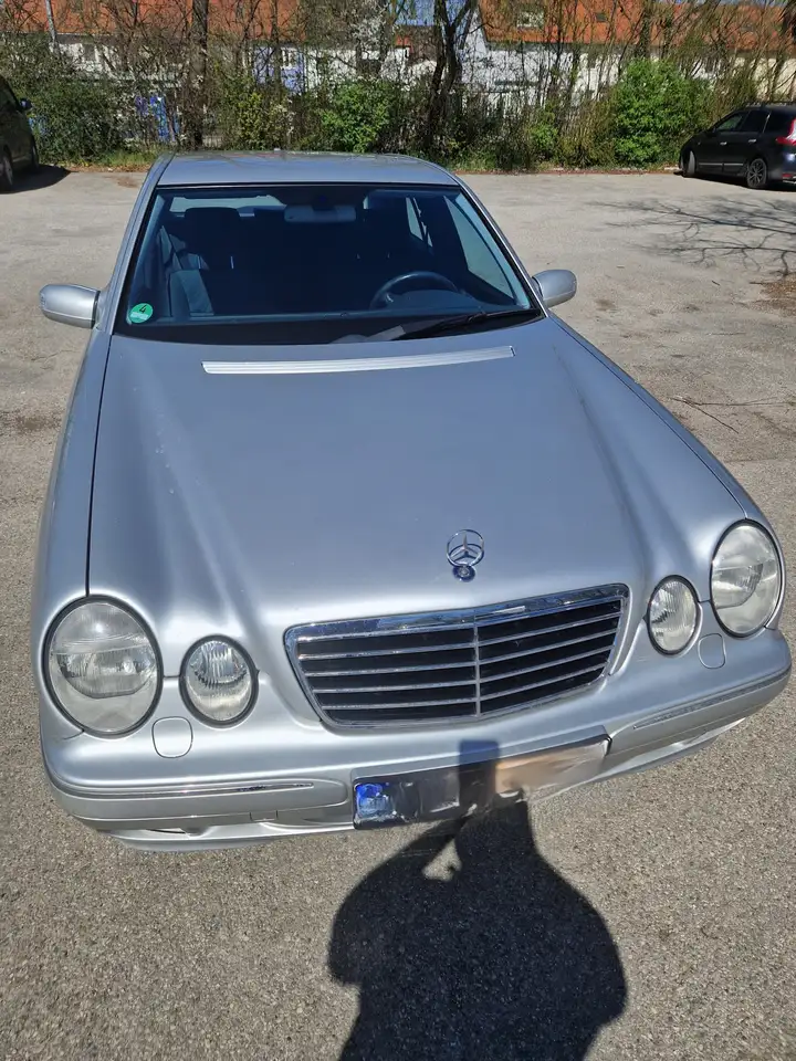 Mercedes-Benz E 240
