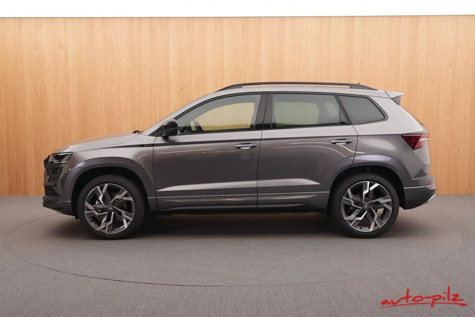 Skoda Karoq Sportline DSG 4x4 AHZV Navi 19Zoll Gris - 2