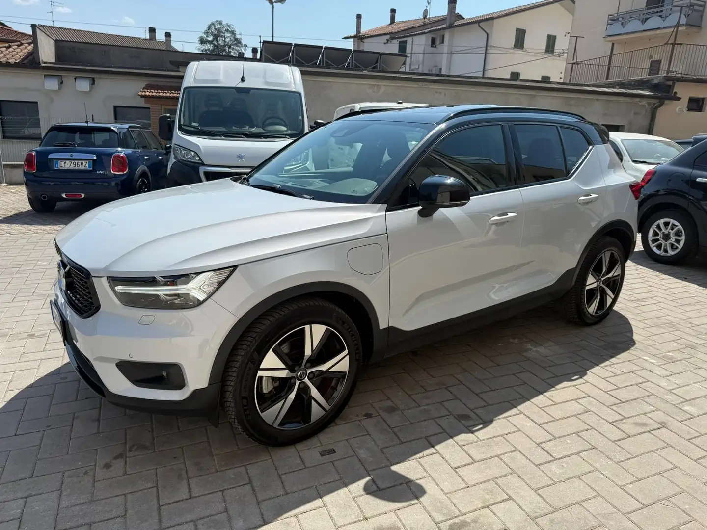 Volvo XC40 XC40 1.5 t5 phev R-design auto my21 Bianco - 2