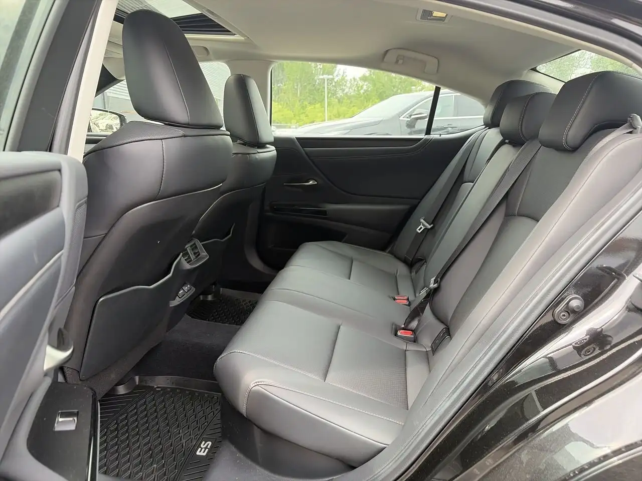 Lexus ES снимка Lexus ES