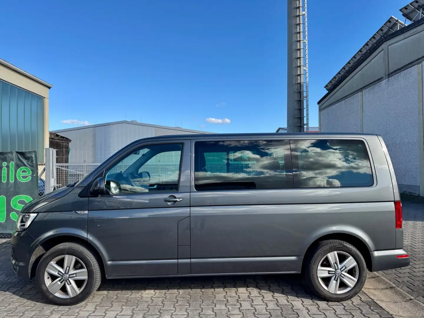 Volkswagen T6 Caravelle 2.0 TDI Comf. 4Mot.DSG°AHK°STANDHZG Grau - 2