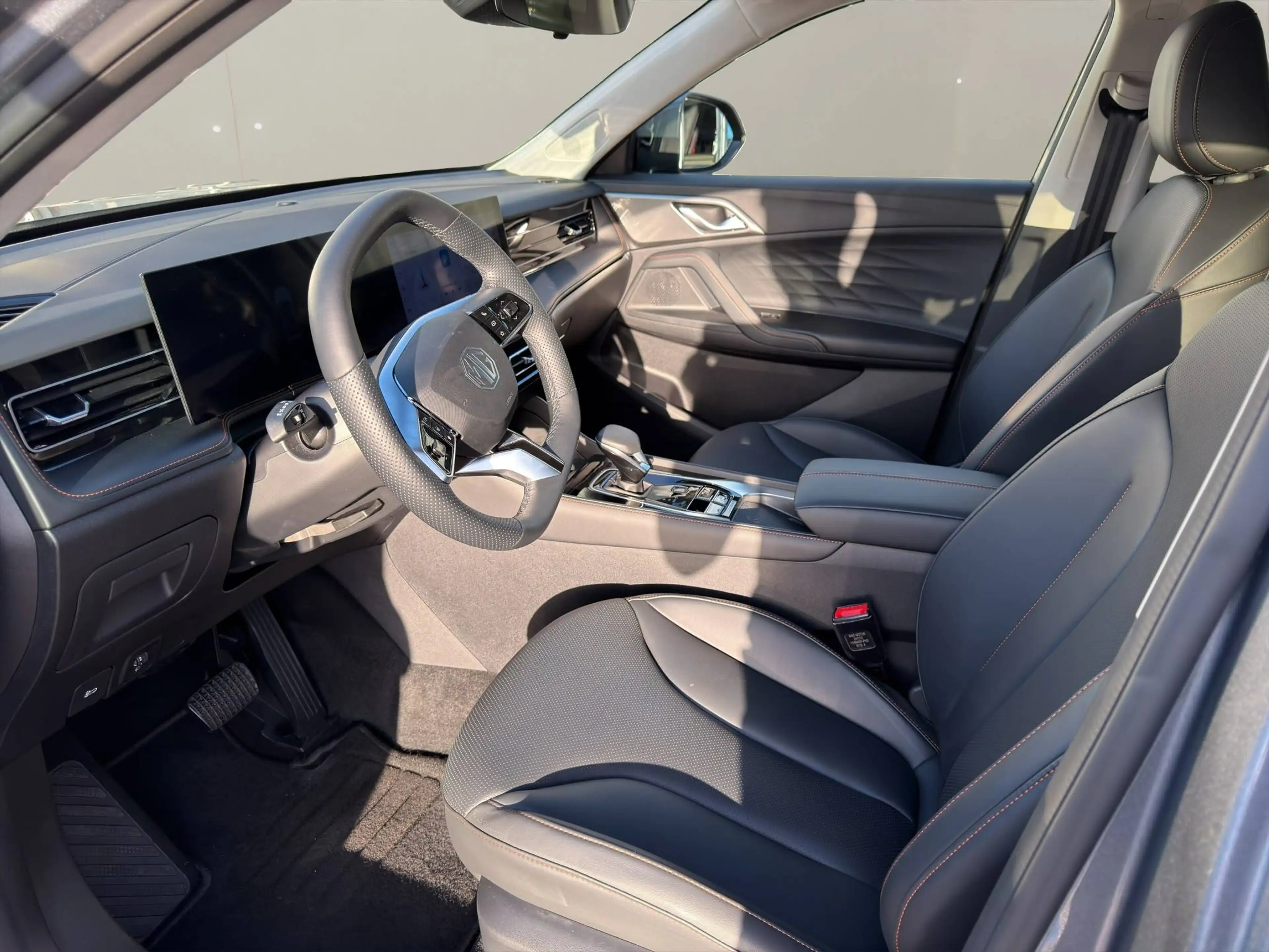 MG HS HS 1.5T Aut. Luxury! Allwetterreifen! Sofort Verfügbar! — photo 10