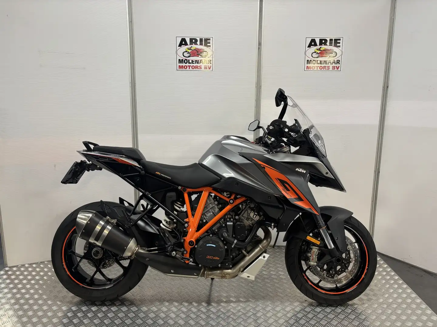 KTM 1290 Super Duke GT Oranje - 1