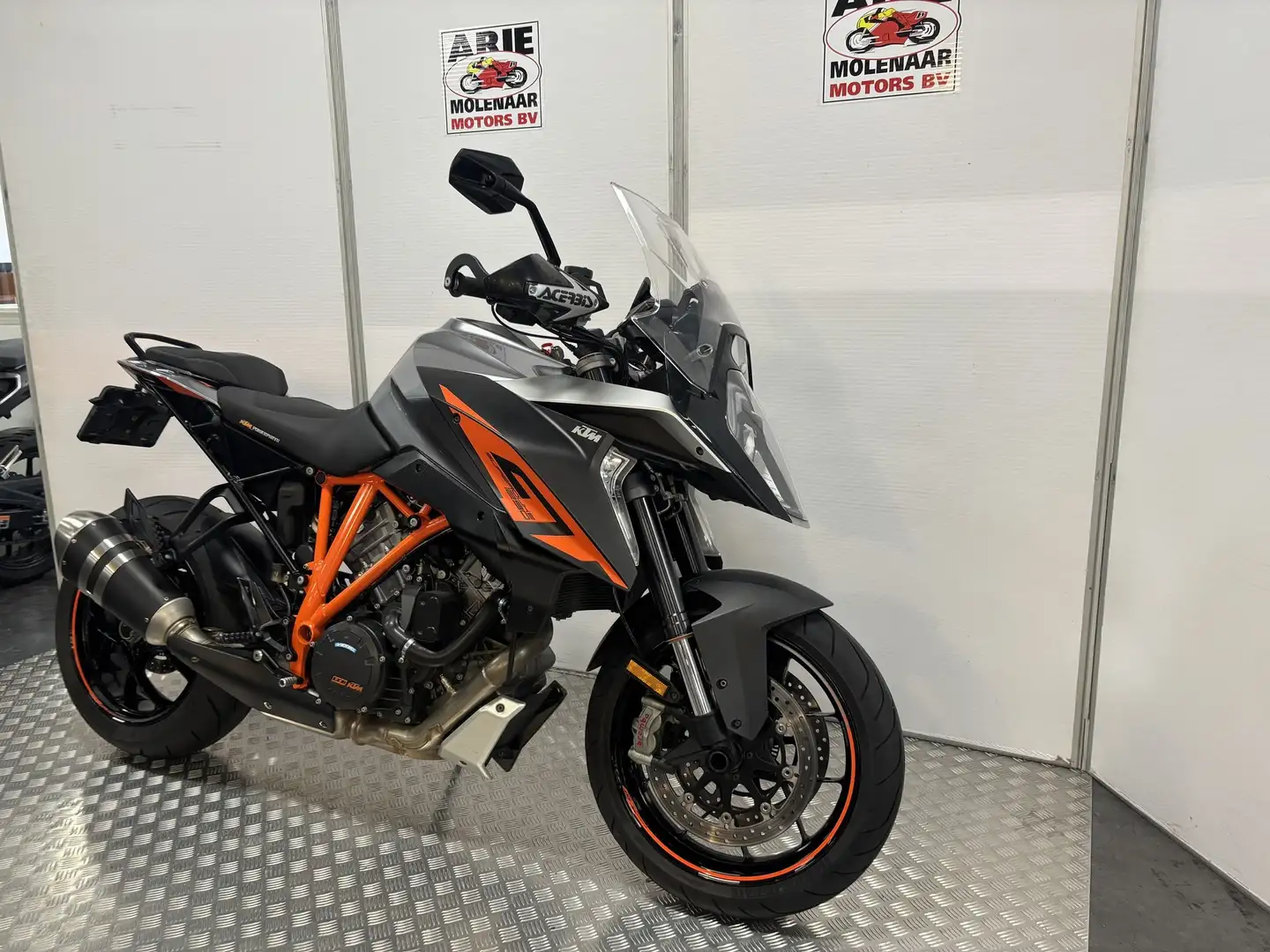 KTM 1290 Super Duke GT Oranje - 2
