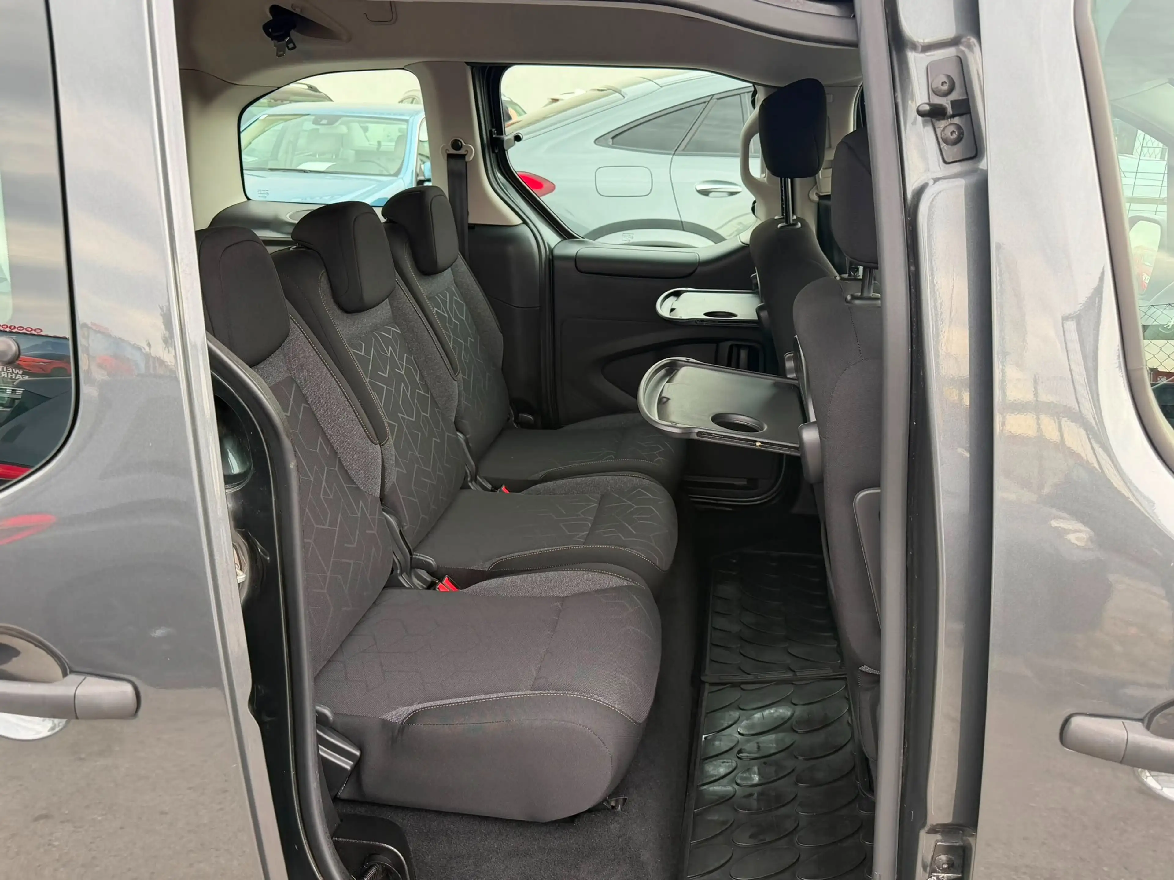Peugeot Partner Tepee 1.6 100 Active mit Klima PICKERL Services — photo 10